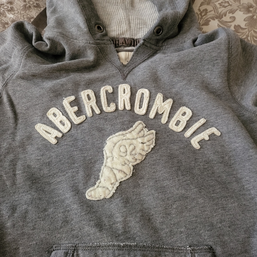 Small Grey Abercrombie sweatshirt